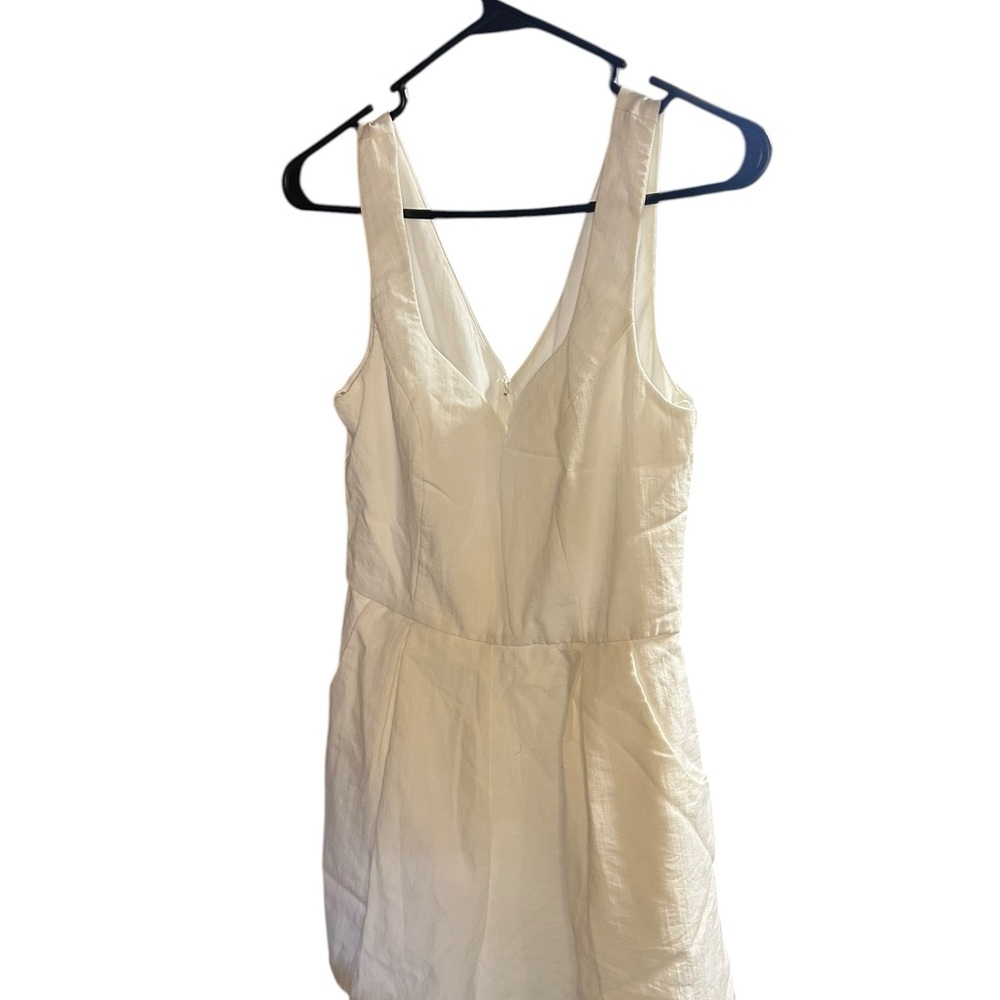 Mi Ami White V-Neck Sleeveless Mini Dress